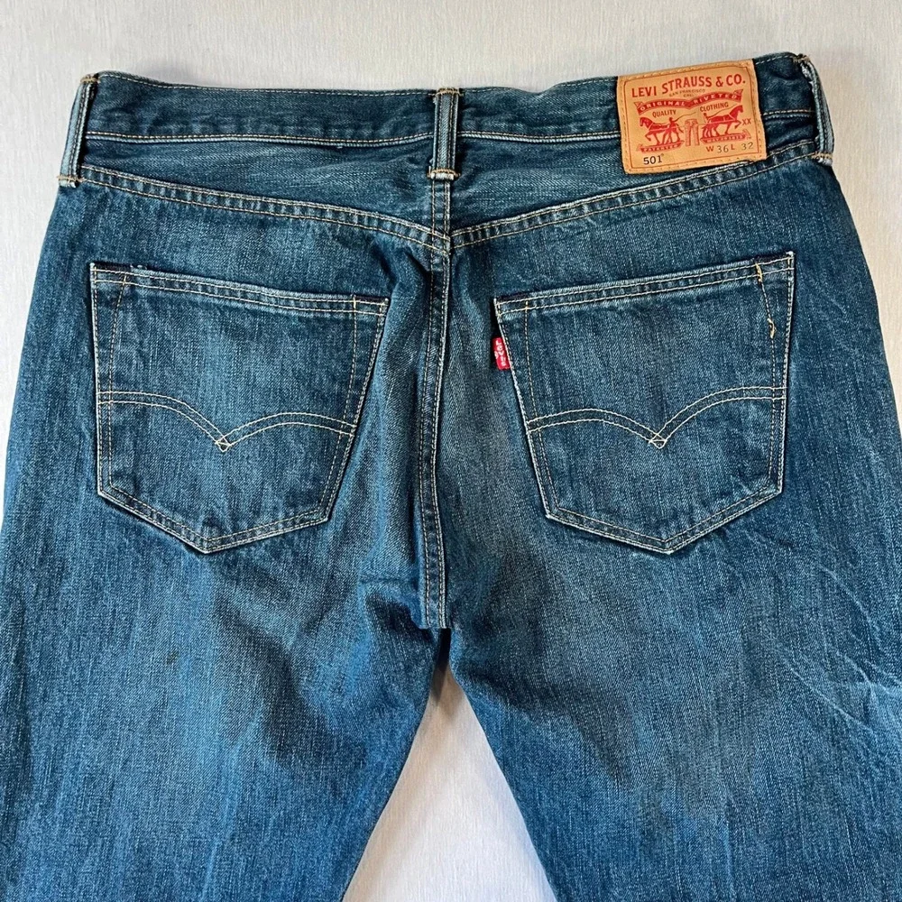 Levis 501 Original Fit Jeans Mens 36x32 (Fit 34x28) Med Wash Button Fly Straight